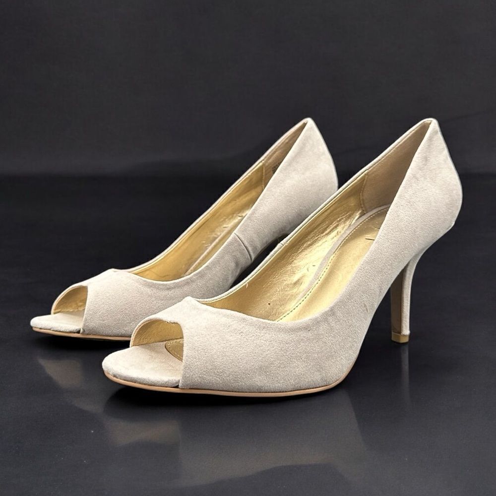 🔴2 for 30🔴 Loft peep toe stiletto cream suede heels size 7 1/2